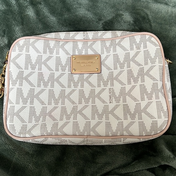 Michael Kors cross body - Picture 3 of 10